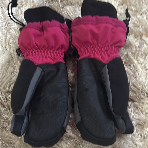 Kombi Pink and Black 3 finger gloves, ski gloves - Picture 4 of 6